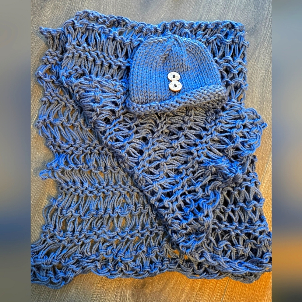 Photo prop knit hat with open knit wrap